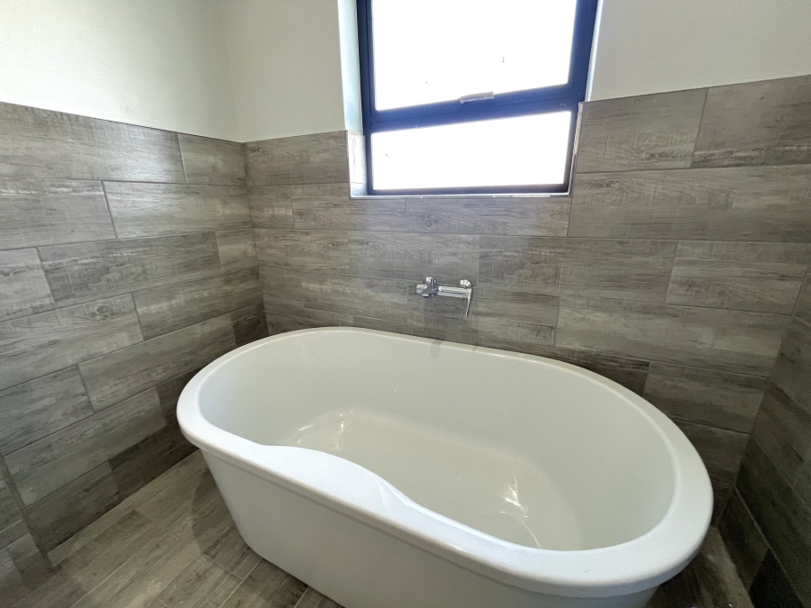 To Let 4 Bedroom Property for Rent in Sandown Western Cape